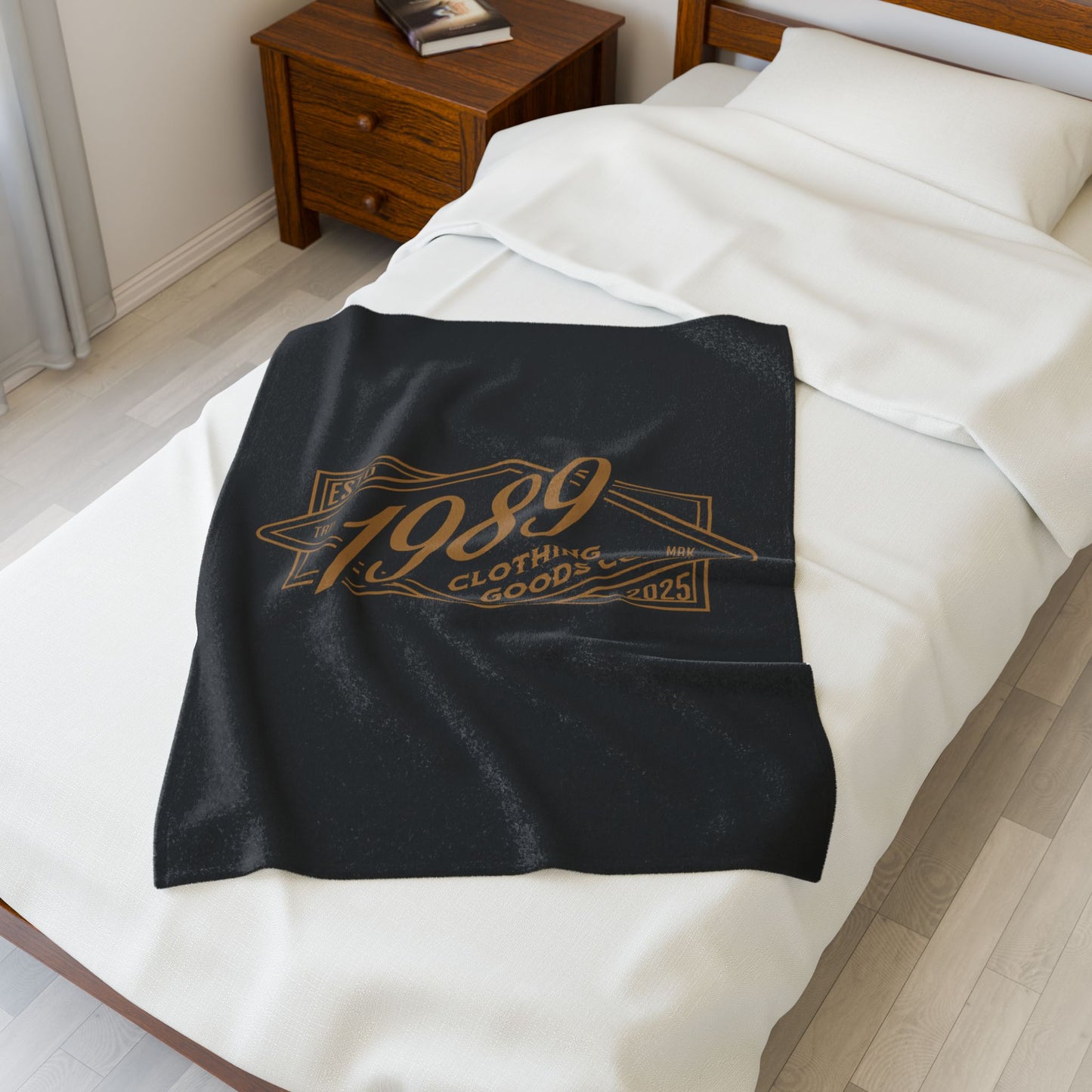 Cozy 1989 Velveteen Plush Blanket – Soft, Stylish Comfort for Fans