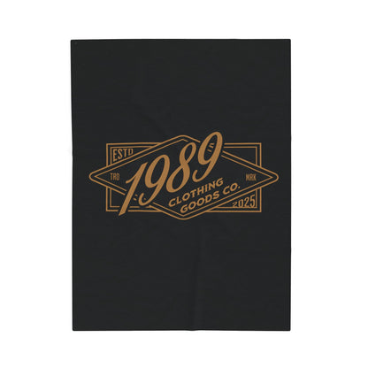 Cozy 1989 Velveteen Plush Blanket – Soft, Stylish Comfort for Fans