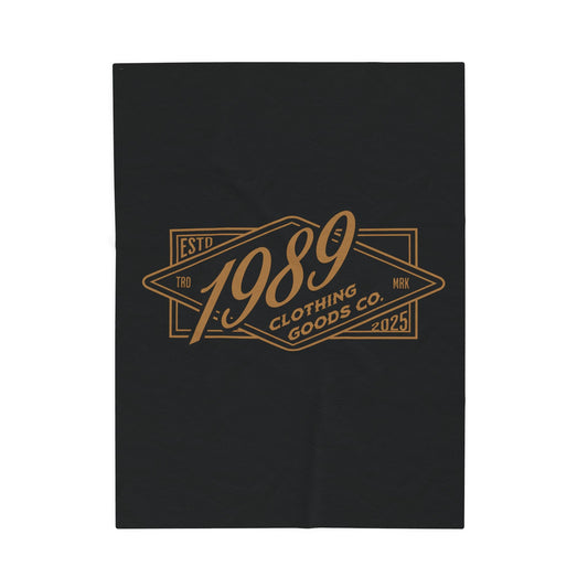 Cozy 1989 Velveteen Plush Blanket – Soft, Stylish Comfort for Fans